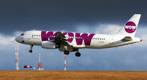 WOW Air cessa tutte le operazioni: la compagnia low cost lascia a terra i passeggeri: «Trovate altri voli»