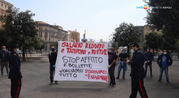 25 aprile, manifestazione a Napoli per il reddito universale