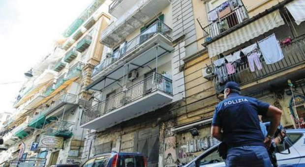 Trovato in possesso di passaporti inglesi, algerino denunciato dopo un inseguimento a Napoli