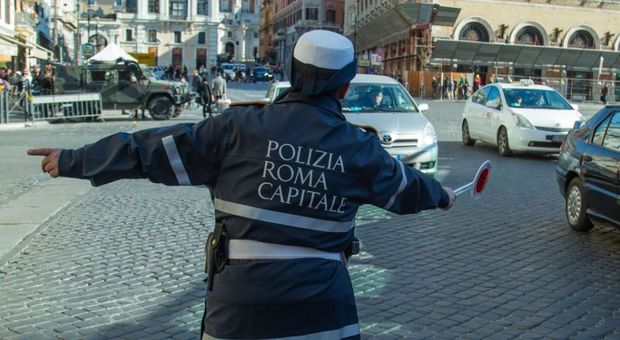 Roma, da domani in servizio 407 nuovi vigili urbani