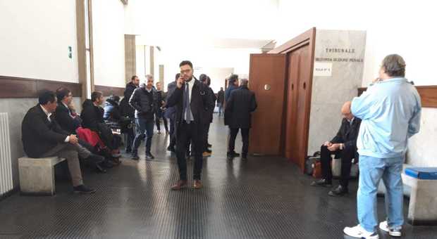 Lecce, in tribunale udienze a porte chiuse per paura del coronavirus