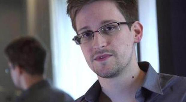 Snowden: «L'intelligence britannica può spiare gli smartphone dei cittadini»