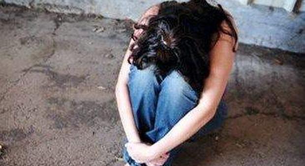 «Stuprata in fabbrica dal caporeparto dopo la chiusura»: 40enne a giudizio