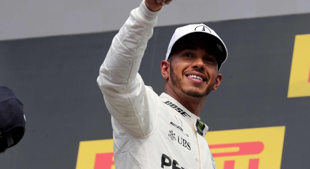 Formula 1, Hamilton punta Vettel: «Voglio toglierli il sorriso»