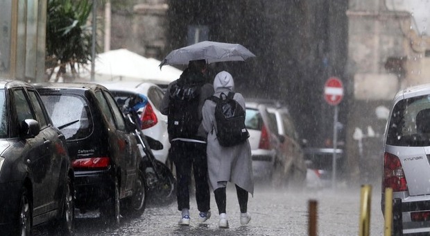 Maltempo in Campania, nuova allerta meteo: pioverà anche domenica