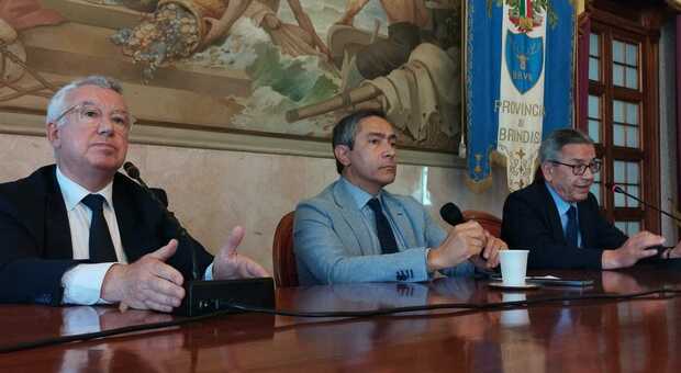 Roberto Fusco, Giuseppe Marchionna e il direttore di Quotidiano Rosario Tornesello. Foto di Max Frigione