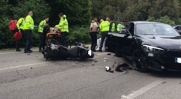 La moto Yamaha e la Bmw che si sono scontrate in viale Felissent, a Treviso