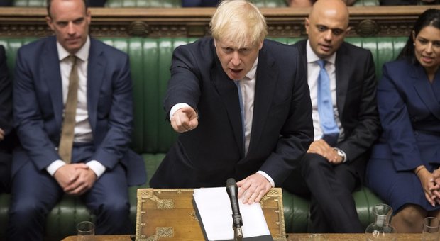 Brexit, Boris Johnson perde la maggioranza in Parlamento: deputato Tory lascia il parito