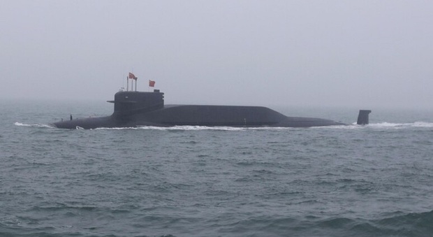 Sottomarino cinese riemerge con 55 soldati morti asfissiati: il giallo dell'incidente negato da Pechino
