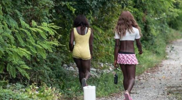 Nigeriane costrette a prostituirsi con i riti voodoo: «Sciagure sulla tua famiglia». L'incubo di due ragazze
