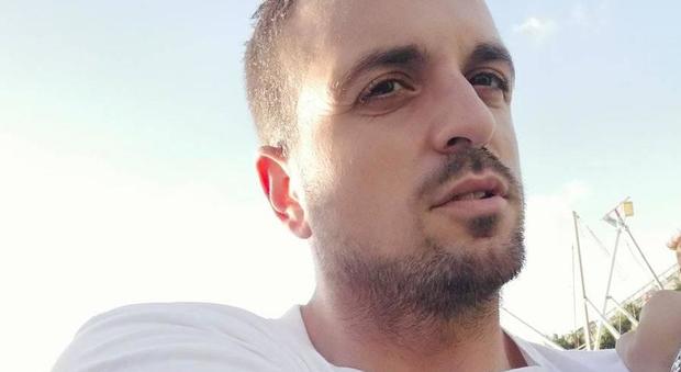 Papà investito e ucciso da un'auto pirata sotto agli occhi del figlio, fermato un ucraino: positivo all'alcoltest