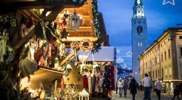 Il centro di Cortina in versione natalizia (foto di archivio)