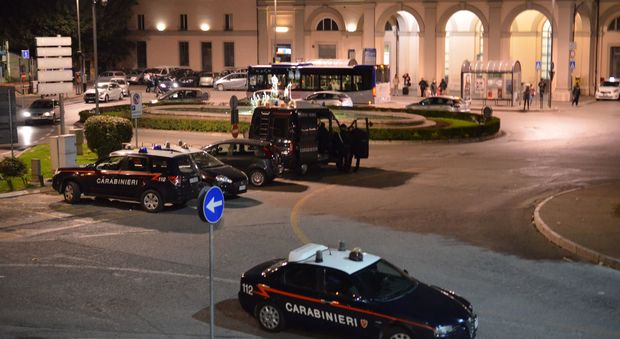 Sicurezza, Perugia al setaccio: oltre 60 carabinieri con l'elicottero. Controlli anti terrorismo
