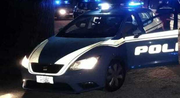 Porto Sant'Elpidio, patente revocata, tenta la fuga prima in auto, poi a piedi e in auto ha la cocaina: raffica di denunce