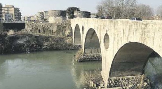 Lavori in corso, chiude al traffico il Ponte Romano di Capua