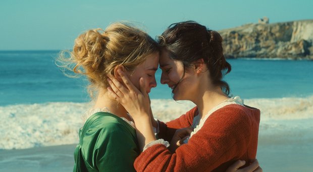 Adèle Haenel e Noémie Merlant in una scena del film