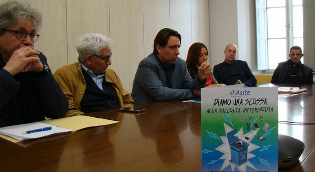La conferenza stampa a Fermo