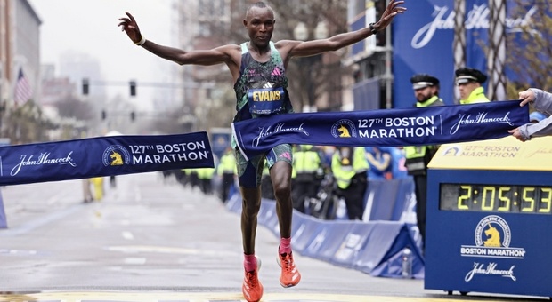 Maratona di Boston, il trionfo di Evens Chebet