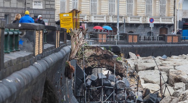 Napoli: arco borbonico a pezzi, dopo sei mesi lavori al palo