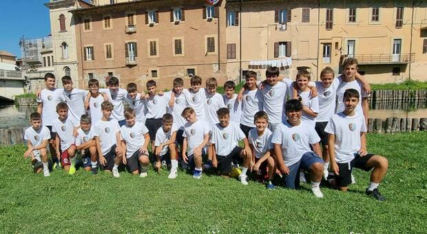 Un gruppo di giovanissimi della Nuova Rieti Calcio (foto facebook Nuova Rieti Calcio)