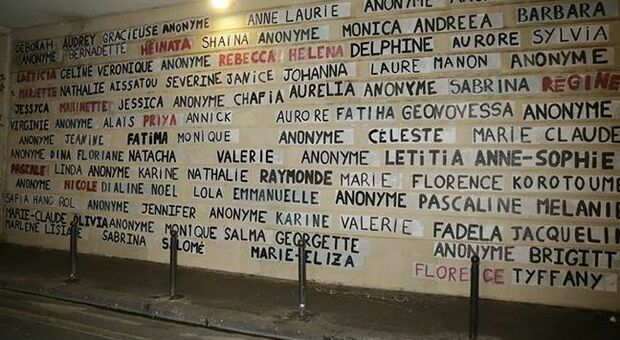 Femminicidi raccontati sui muri, un anno di collage per combattere la violenza
