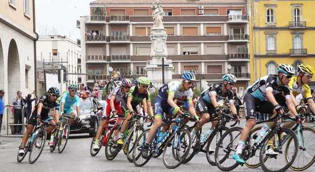 Giro d'Italia, il Sannio torna a vestirsi di «rosa»: il debutto di Ponte