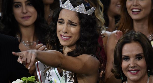 Miss Italia 2018, le lacrime di Carlotta per il papà che non c'è più: «Grazie a lui sono la donna di oggi»