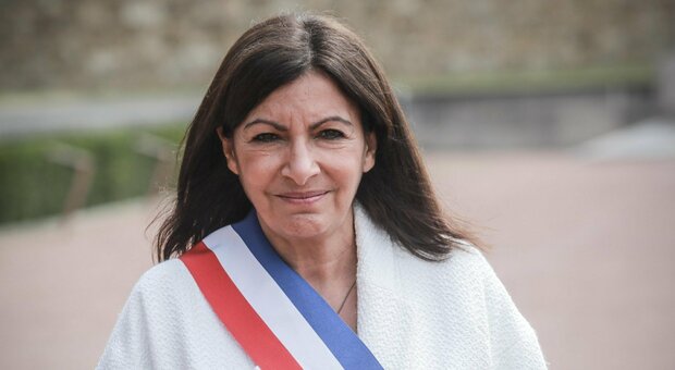 La sindaca di Parigi Anne Hidalgo multata per aver promosso troppe donne in Comune