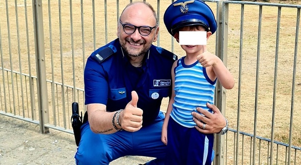 Napoli, bambino ingerisce monetina e rischia il soffocamento: salvato dalla guardia giurata