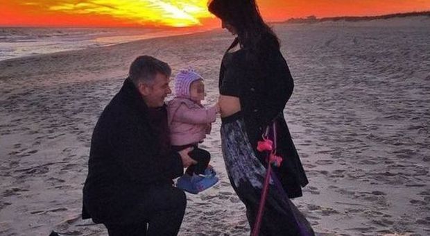 Alec Baldwin con la moglie Hilaria e la figlia Carmen (Instagram)
