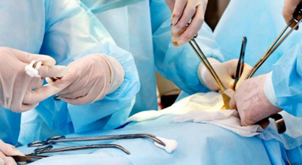 Lucca, in sala operatoria tolgono il rene sano e lasciano quello colpito da tumore