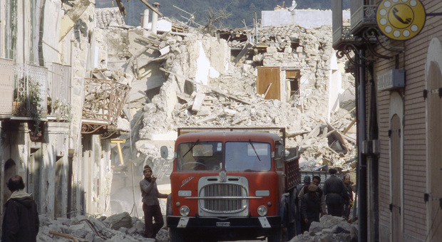40 anni dal terremoto dell'Irpinia: la grande ferita in cui si riunì l'Italia