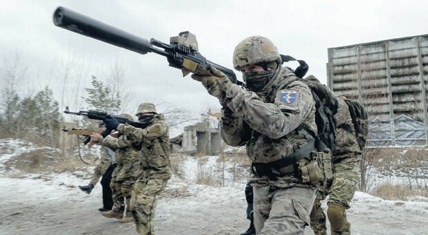 Ucraina, l'avviso di Biden: pronto a inviare i marines. Il Pentagono: «Mosca attacca a febbraio»