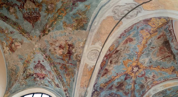Caserta, Palazzo dei Vescovi in rovina si sbriciolano secoli di storia