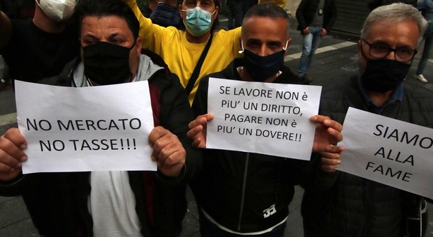 Covid a Napoli, corteo in zona rossa: il giallo della protesta convocata sui social