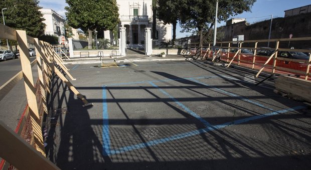 Roma, strisce blu requisite a Castro Pretorio: le prende l'ambasciata