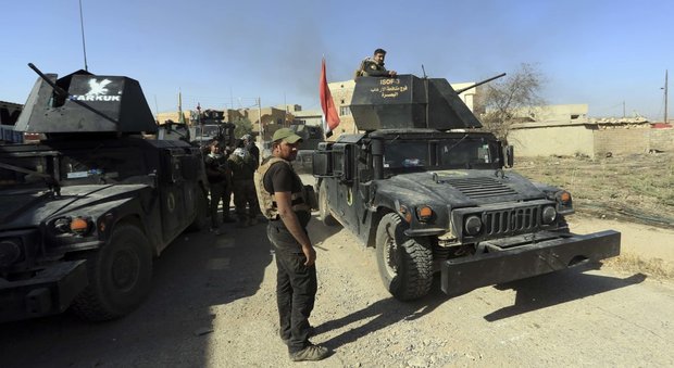 Mosul, l'Isis cerca di resistere: muri di fuoco e sostanze chimiche