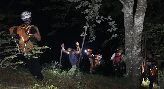 Si scatena un violento temporale: gruppo di scout disperso nei boschi