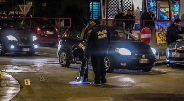 Ponticelli, sparatoria al rione Conocal a 24 ore dal blitz della polizia: un morto e un passante ferito