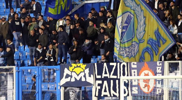 Lettera dei tifosi laziali a Salvini: «La maglia va restituita ad Acerbi, la faccia sequestrare dal Prefetto»