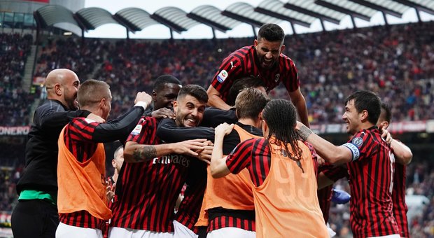 Il Milan prima soffre, poi batte il Frosinone 2-0. La Champions è ancora possibile