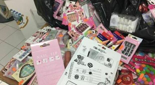 Sequestrati 1,4 milioni di articoli scolastici contraffatti o pericolosi nel Napoletano