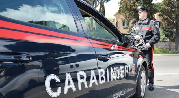Rimini, 40enne rapito e rapinato da due albanesi dopo un festino a base di cocaina con un trans
