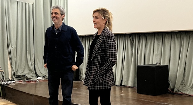 Il regista Piperno e l attrice Mascino a Fermo per il docu Cipria-il film della vostra vita , le vite sospese di tre donne