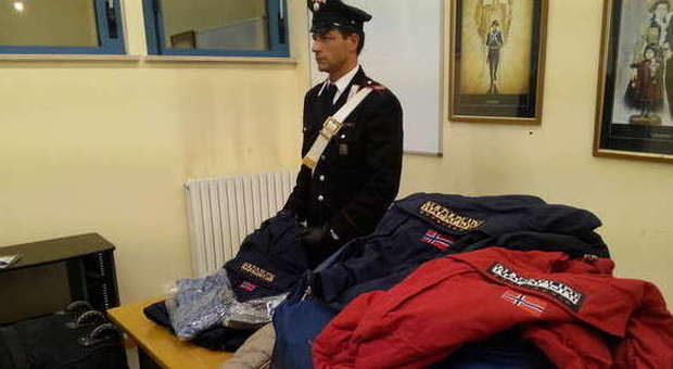 Lotta alla contraffazione Un blitz dei carabinieri