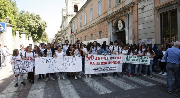 Studenti in marcia a Caserta