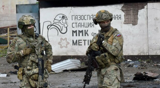 Dopo la presa di Mariupol la nuova strategia russa punta sul Donbass. Gb: «Comandanti sotto pressione»
