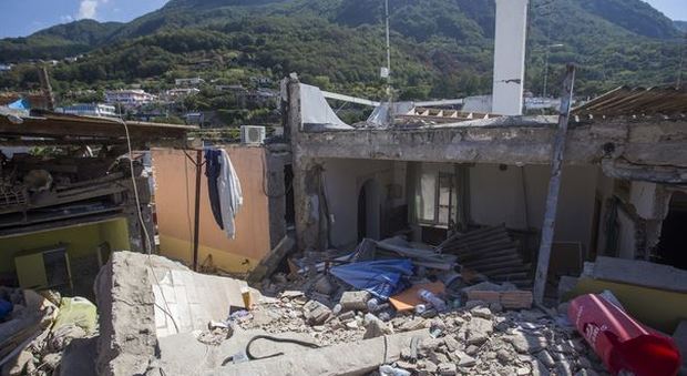 Terremoto a Ischia, viaggio choc tra gli abusi nelle case crollate. La Procura pronta a indagare su condoni
