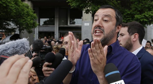 Salvini contro Gentiloni sui migranti: «Ne abbiamo bisogno? Chiamate un medico»