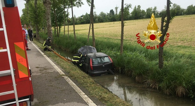 L'auto in canale